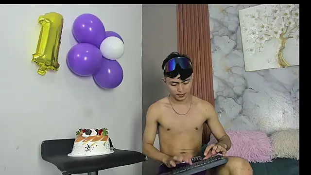 Snapshot of CAT_LOVE1 chatting on June 2026 01:17:01 AM CAT LOVE1 online show from June 2026 01:17:01 AM