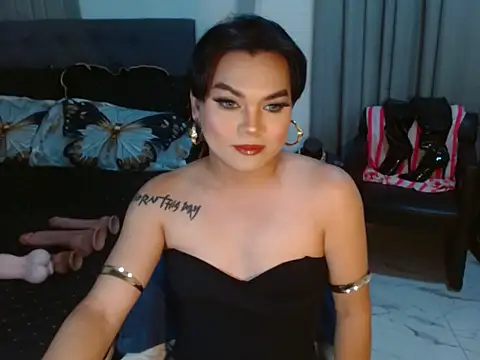 Snapshot of RoyalSeductress chatting on May 2026 07:14:02 AM RoyalSeductress online show from May 2026 07:14:02 AM