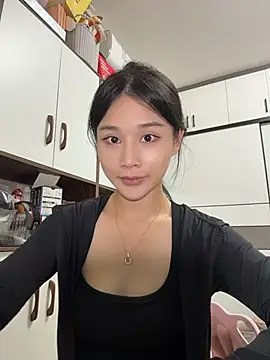 cuteluky18 online show from May 2026 01:37:01 PM