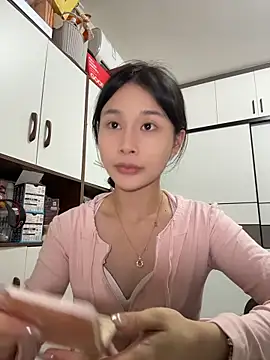 cuteluky18 online show from May 2026 12:10:02 PM