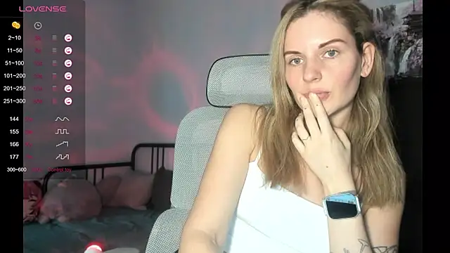 KiraSigmaMeow online show from May 2026 03:55:02 PM