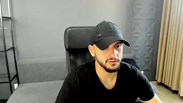 Snapshot of TroyWadee chatting on June 2026 04:24:01 AM TroyWadee online show from June 2026 04:24:01 AM
