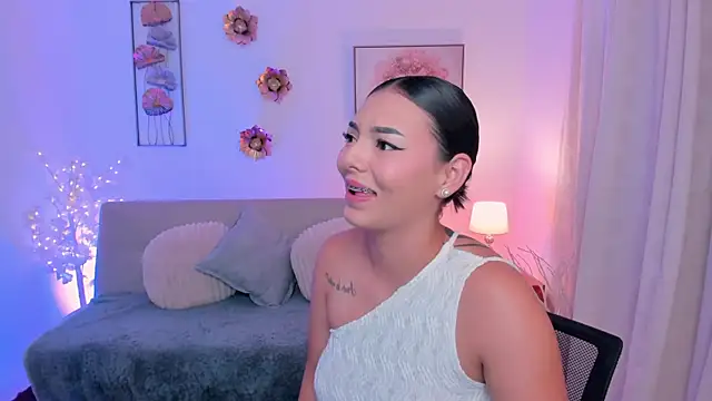 Emma Moretti1 online show from May 2026 07:31:01 PM