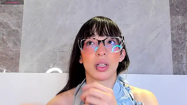 EmiliaBell  online show from May 2026 01:28:01 PM