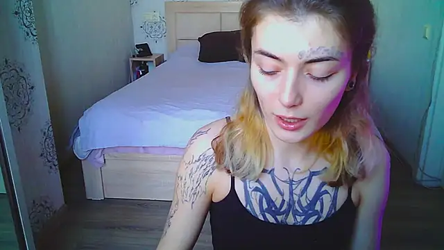 HarrisLola online show from May 2026 01:08:02 PM
