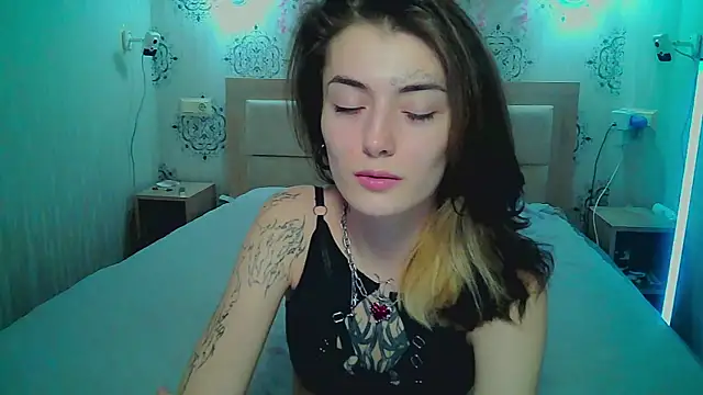 HarrisLola online show from May 2026 03:42:01 PM