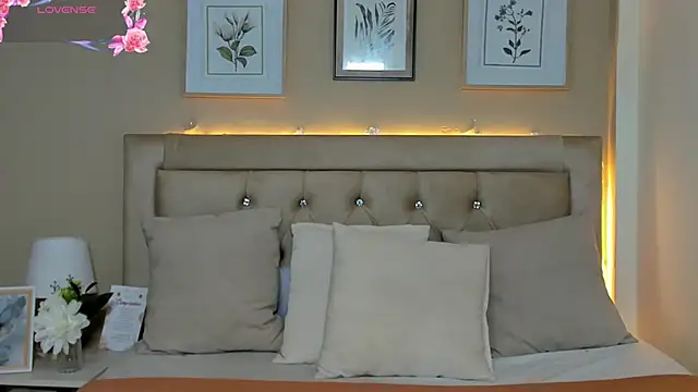 Snapshot of EmilyWinter_ chatting on June 2026 11:35:02 AM EmilyWinter online show from June 2026 11:35:02 AM