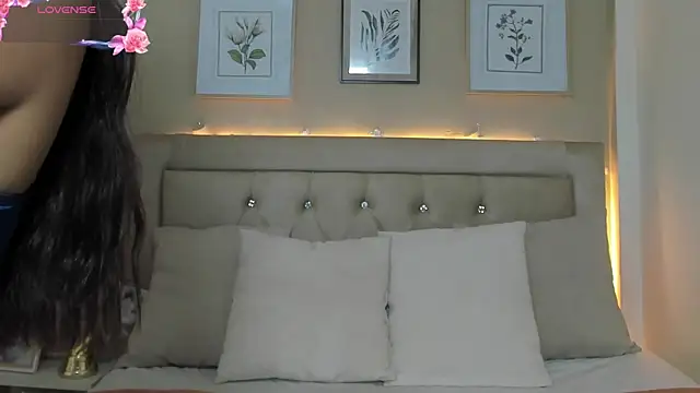 Snapshot of EmilyWinter_ chatting on June 2026 12:11:02 PM EmilyWinter online show from June 2026 12:11:02 PM