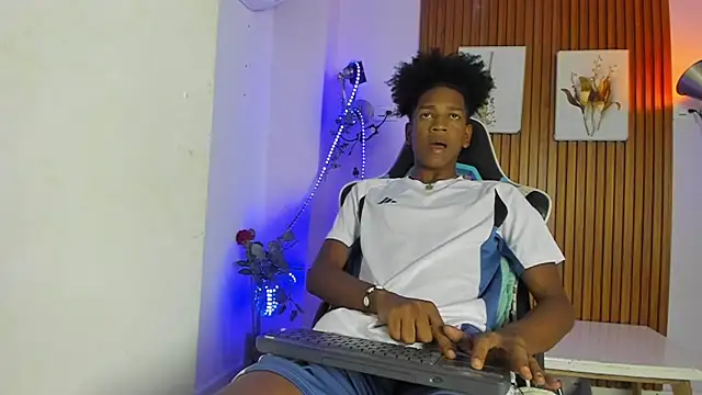 Afrowayuu online show from May 2026 05:42:02 PM