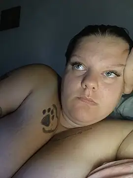 Snapshot of BadMommyyyyy chatting on July 2026 07:01:01 AM BadMommyyyyy online show from July 2026 07:01:01 AM