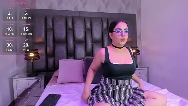 LunaHall online show from May 2026 07:52:01 PM