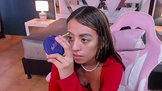 Snapshot of Danna_Petiite chatting on May 2026 07:20:01 PM Danna Petiite online show from May 2026 07:20:01 PM
