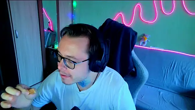 MeLanXolik online show from May 2026 02:22:02 PM