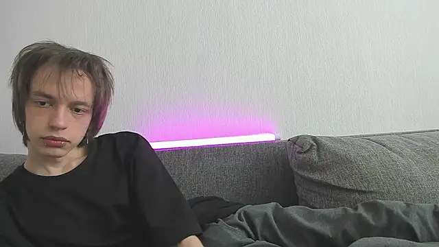 Nolan Sagee online show from May 2026 06:42:02 AM