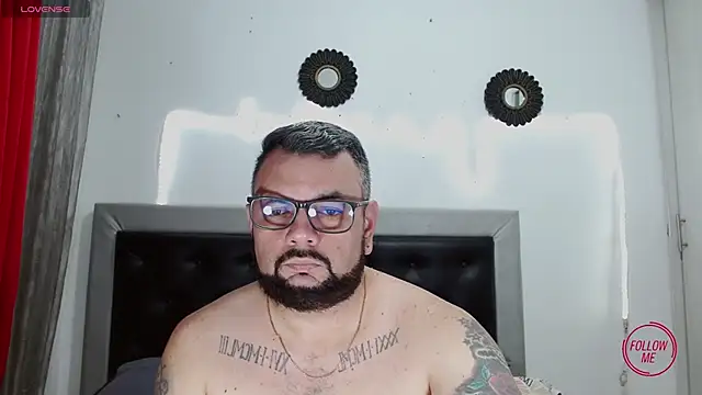 Snapshot of perverseveteranmanxxx chatting on November 2025 03:40:02 AM perverseveteranmanxxx online show from November 2025 03:40:02 AM