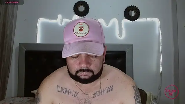 Snapshot of perverseveteranmanxxx chatting on November 2025 03:49:01 AM perverseveteranmanxxx online show from November 2025 03:49:01 AM