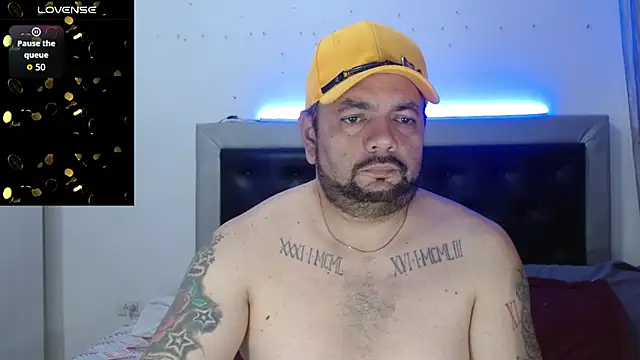 Snapshot of perverseveteranmanxxx chatting on February 2026 02:43:01 AM perverseveteranmanxxx online show from February 2026 02:43:01 AM