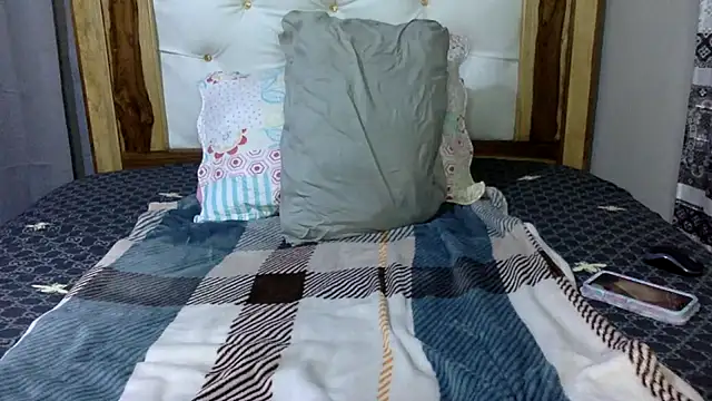 creamyamber online show from December 2025 02:40:01 AM