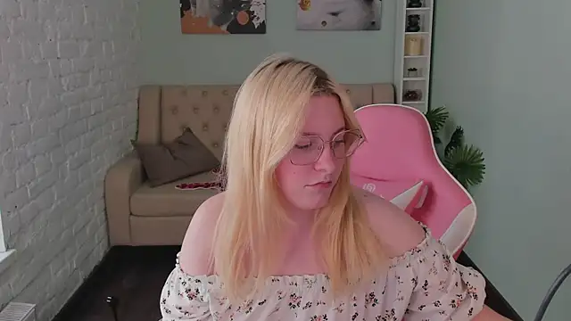 StellaVanilla online show from May 2026 12:55:02 PM