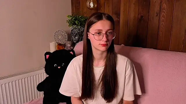 WinonaGue online show from May 2026 09:24:01 PM