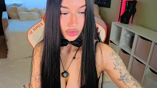 Snapshot of Regina_Amour chatting on July 2026 04:20:01 PM Regina Amour online show from July 2026 04:20:01 PM