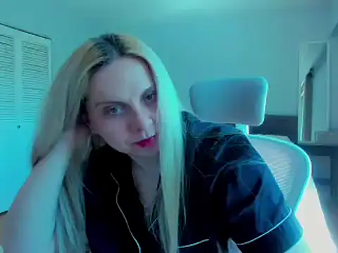 Laviora online show from May 2026 11:39:01 PM