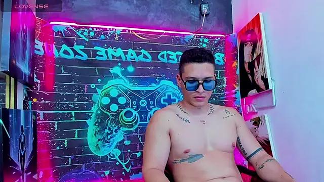 lucassimone  online show from June 2026 01:40:01 AM