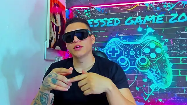 lucassimone  online show from June 2026 02:08:02 PM