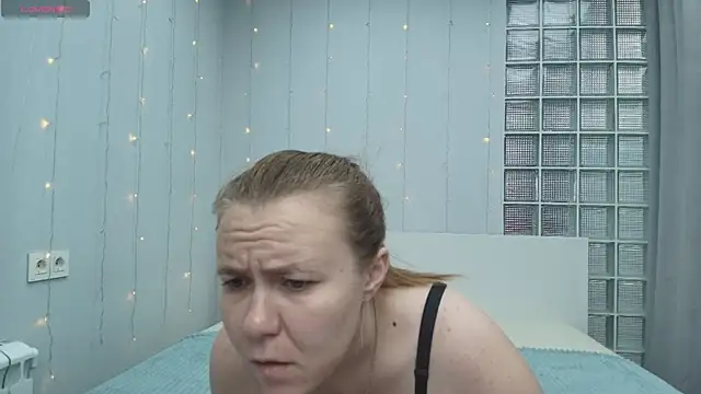 Snapshot of Dear_hollyy chatting on July 2026 01:40:01 AM Dear hollyy online show from July 2026 01:40:01 AM