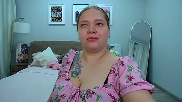 Snapshot of DianaKristol chatting on June 2026 02:33:01 PM DianaKristol online show from June 2026 02:33:01 PM