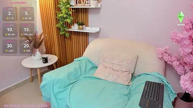 Snapshot of alice_sweet4u chatting on June 2026 10:13:01 AM alice sweet4u online show from June 2026 10:13:01 AM