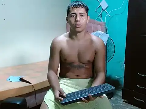 Snapshot of Lil_condor_baby chatting on June 2026 08:25:02 PM Lil condor baby online show from June 2026 08:25:02 PM