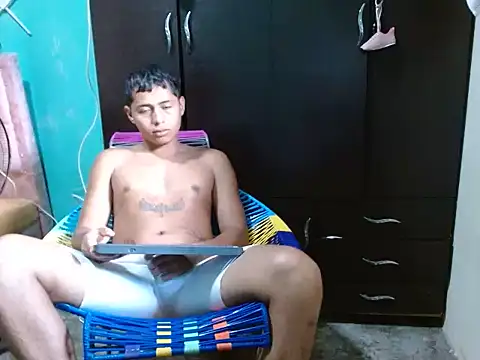 Snapshot of Lil_condor_baby chatting on June 2026 05:01:02 PM Lil condor baby online show from June 2026 05:01:02 PM