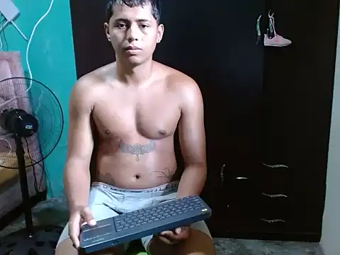 Snapshot of Lil_condor_baby chatting on June 2026 06:24:02 PM Lil condor baby online show from June 2026 06:24:02 PM