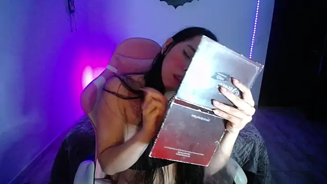 LiLuciana online show from June 2026 02:09:01 PM