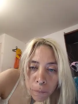 Snapshot of sofigirlgold chatting on May 2026 12:33:01 PM sofigirlgold online show from May 2026 12:33:01 PM