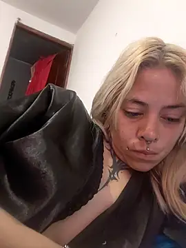 Snapshot of sofigirlgold chatting on May 2026 01:38:02 PM sofigirlgold online show from May 2026 01:38:02 PM