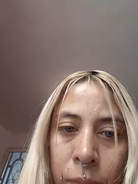 Snapshot of sofigirlgold chatting on June 2026 02:33:01 PM sofigirlgold online show from June 2026 02:33:01 PM