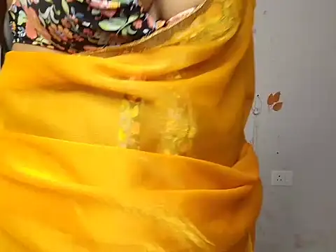 Yalinaa07 online show from May 2026 05:37:02 AM