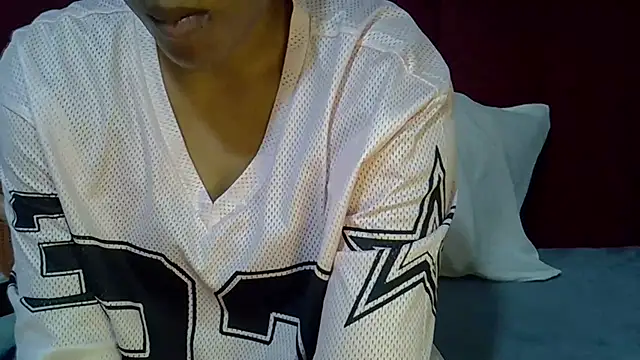 Snapshot of Queenleahx chatting on July 2026 06:18:01 AM Queenleahx online show from July 2026 06:18:01 AM