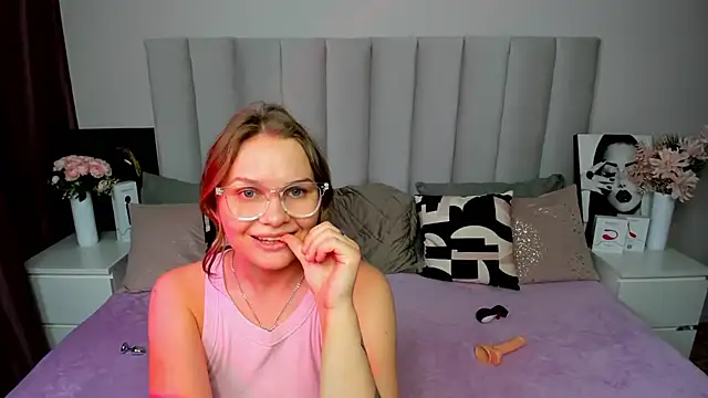 Snapshot of KattyWests chatting on June 2026 01:19:01 AM KattyWests online show from June 2026 01:19:01 AM