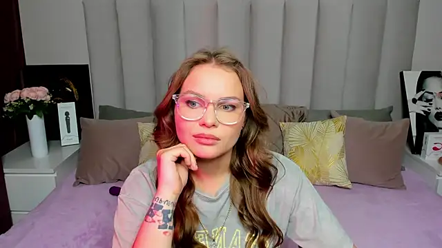 Snapshot of KattyWests chatting on July 2026 01:33:01 AM KattyWests online show from July 2026 01:33:01 AM