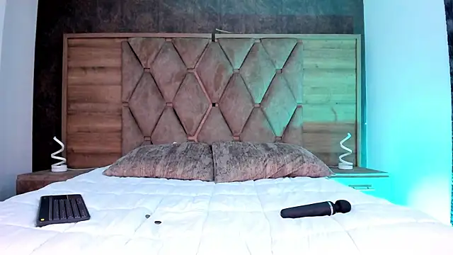 TaylorClay  online show from May 2026 02:12:01 PM