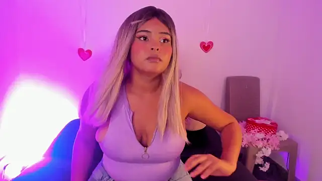 NaomiVelour online show from May 2026 06:47:01 PM