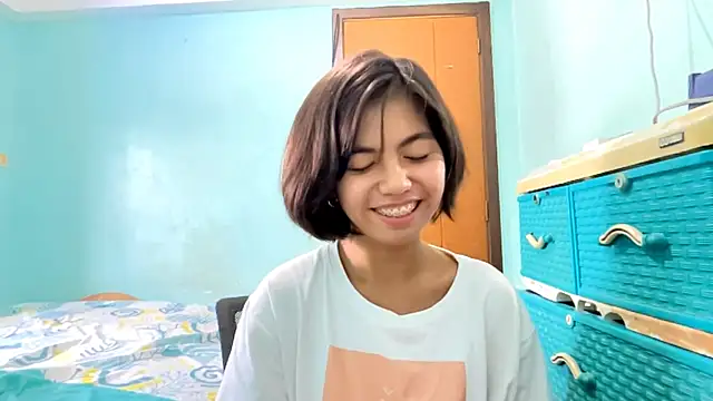 Snapshot of YukikoSchaefers chatting on June 2026 03:44:01 AM YukikoSchaefers online show from June 2026 03:44:01 AM