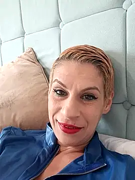 Snapshot of KittyDesiree chatting on July 2026 04:22:02 PM KittyDesiree online show from July 2026 04:22:02 PM