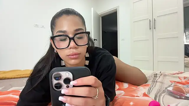 QueeNataly online show from June 2026 01:39:02 PM