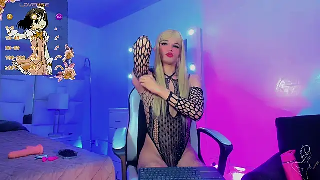 Isabella Kirk  online show from May 2026 12:00:02 PM