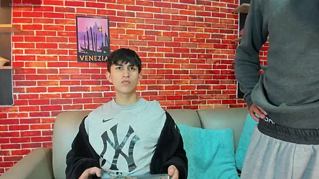 Hoot boyss  online show from June 2026 08:00:01 PM