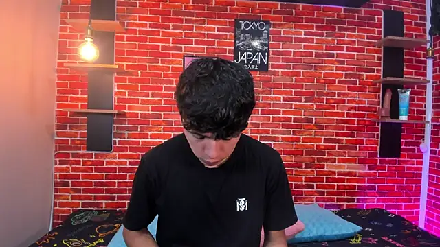 Hoot boyss  online show from June 2026 08:20:02 PM